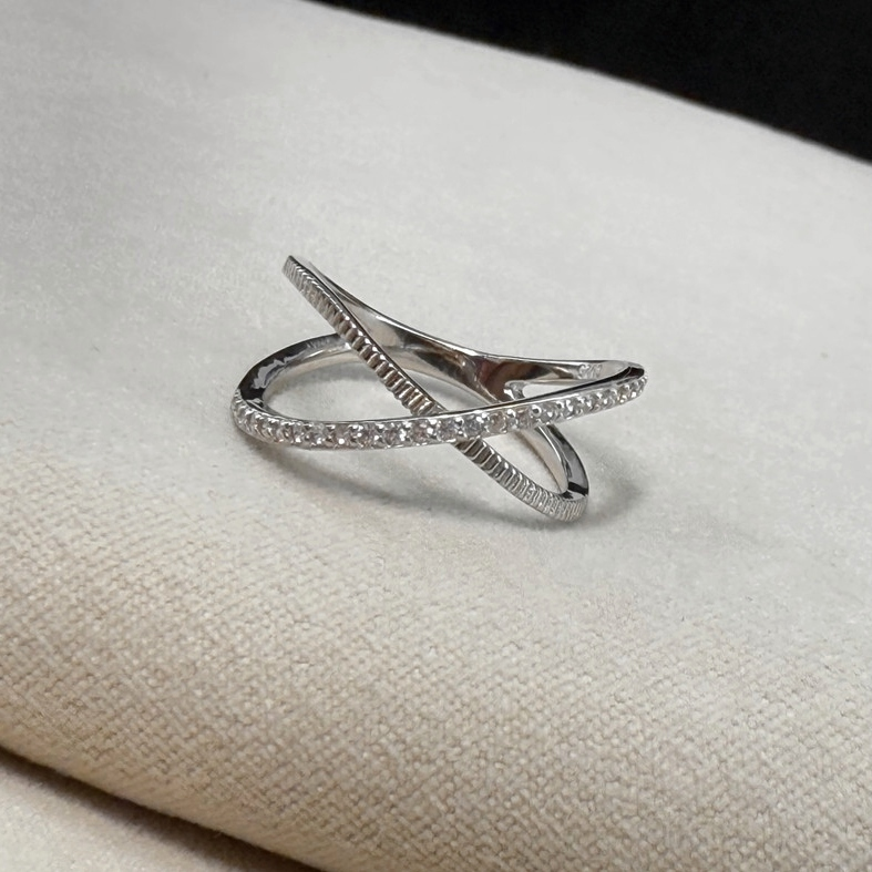 Thumbnail: Cross Over Ring: Sterling Silver 925