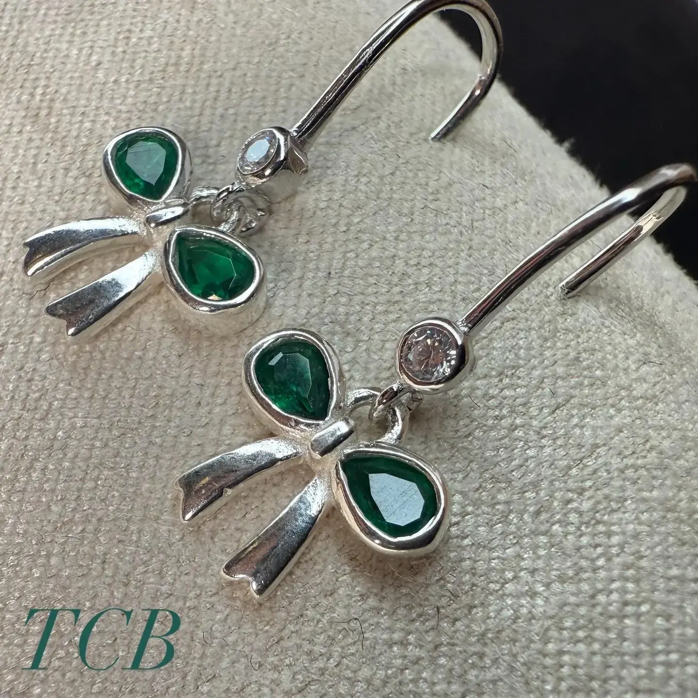 Sparkling Hunter Green Bow Charm Earrings: Silver 925