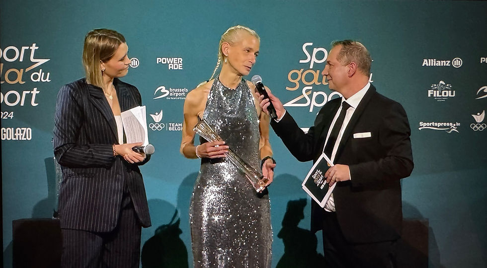 Hilde mocht haar welverdiende prijs van de jury voor meest uitzonderlijke sportprestatie in ontvangst nemen