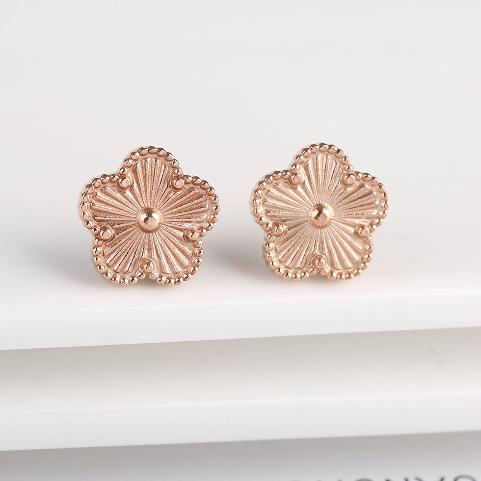 Thumbnail: Hot Sale Stainless Steel Laser Five Leaf Flower Petal Adjustable Clover Bracelet