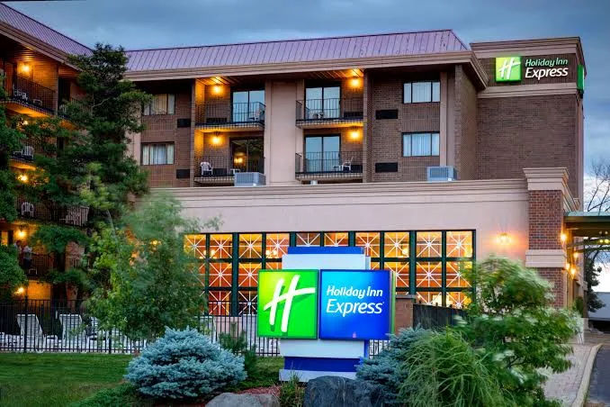 Holiday Inn Express Rolling Meadows.jpeg