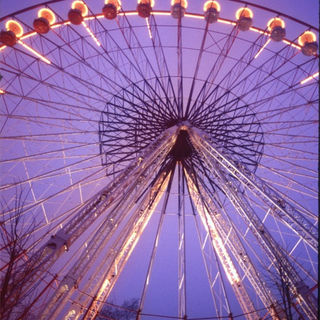 ART2-7 Paris Ferris Vert.jpg