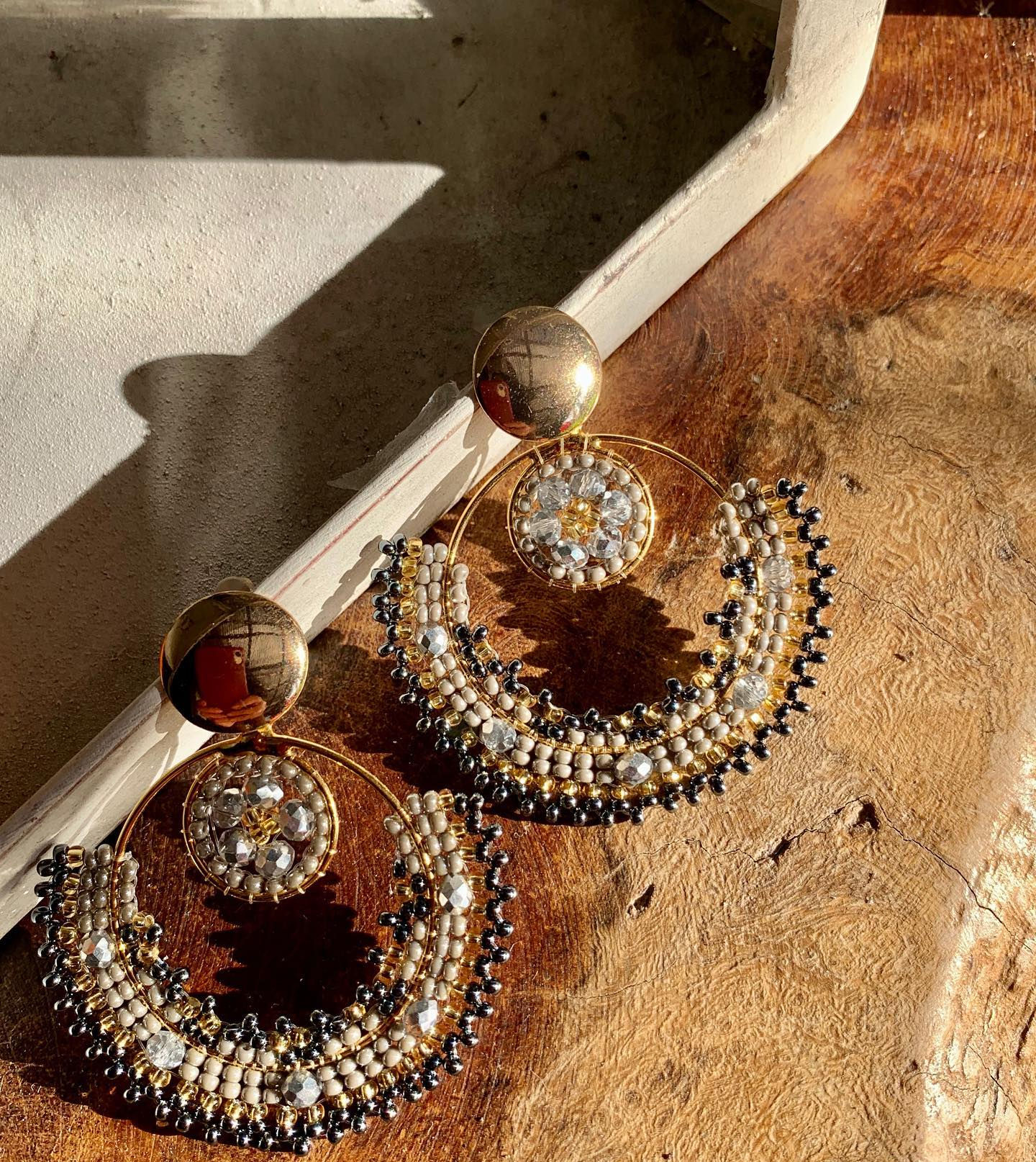 Aretes Gris