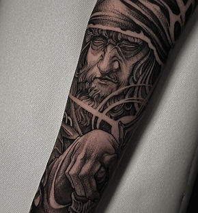bitacora-tattoo-madrid-blackwork-jay (10).JPEG