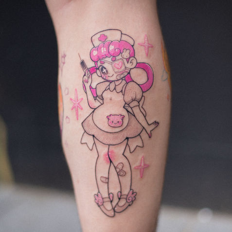 Tatuaje tribal y anime pokemon de línea fina y kawaii realizado en Bitácora Tattoo Madrid por Ariadna Such