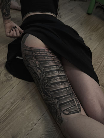 bitacora-tattoo-madrid-blackwork-jay (8).JPEG
