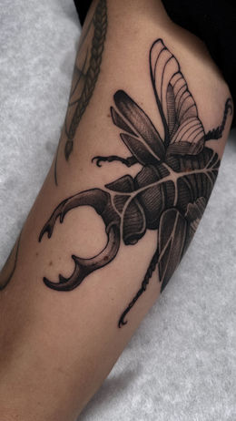 Blackwork tattoo bitacora Bracko tattoo (4).jpg