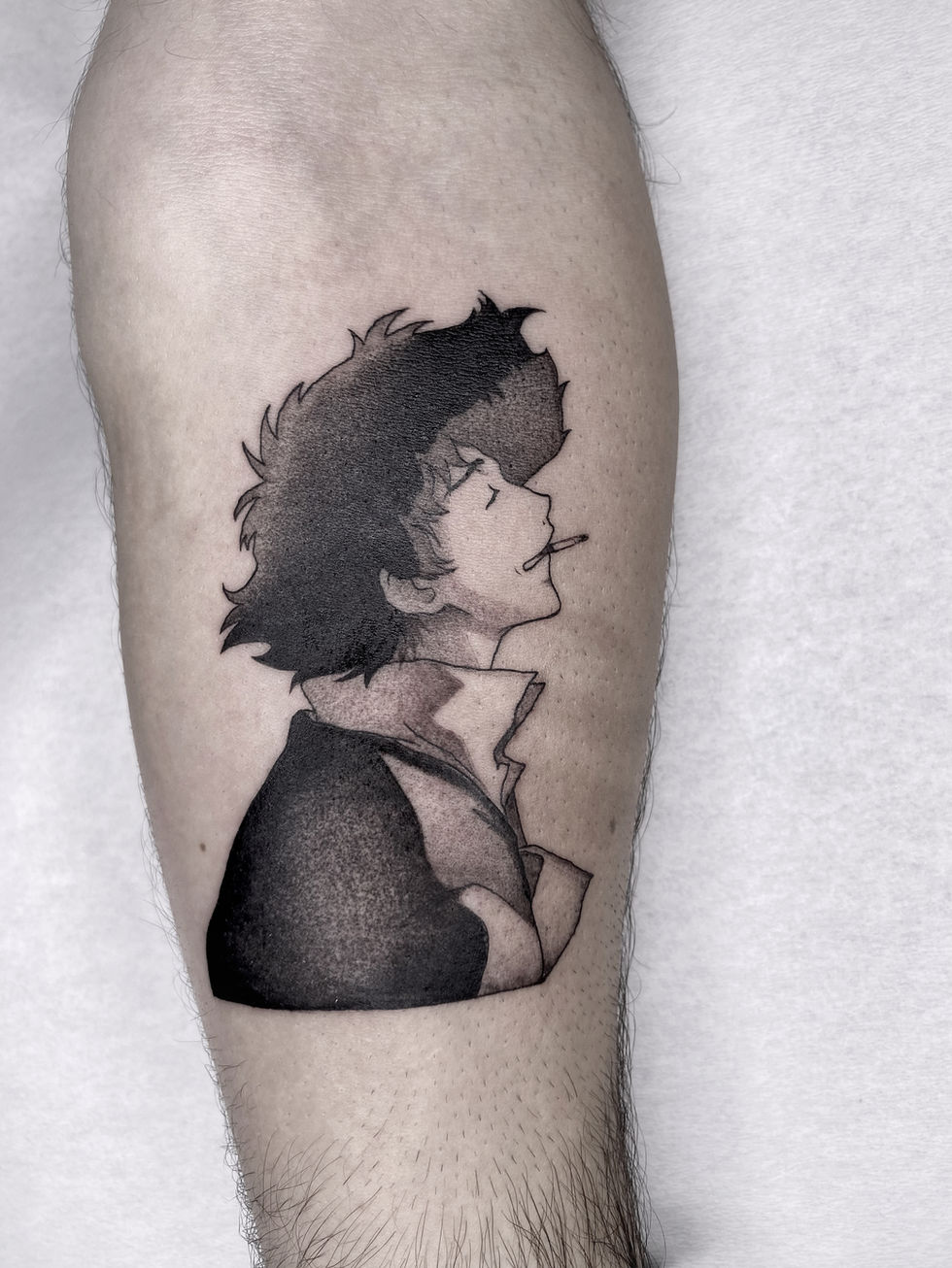 Tatuaje de anime y estilo manga hecho en blackwork con tinta negra en Madrid por Dark Suga - Elsa