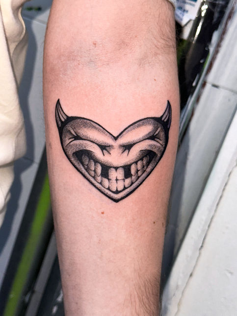 Sonrisa Cartoon, 50s style tattoo, tatuaje demonio cartoon, estilo, blackwork en Madrid, Bitacora Tattoo Madrid
