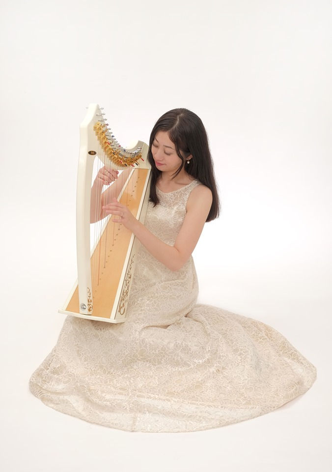 着物でハープ