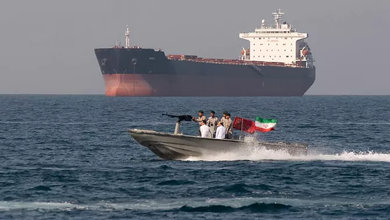 The Evolving Maritime Balance of Power 【公式通販】