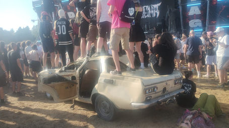 Dancing on the Bonnet of History — A Day at Faine Misto