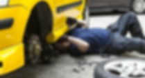 Ремонт автомобиля на дороге