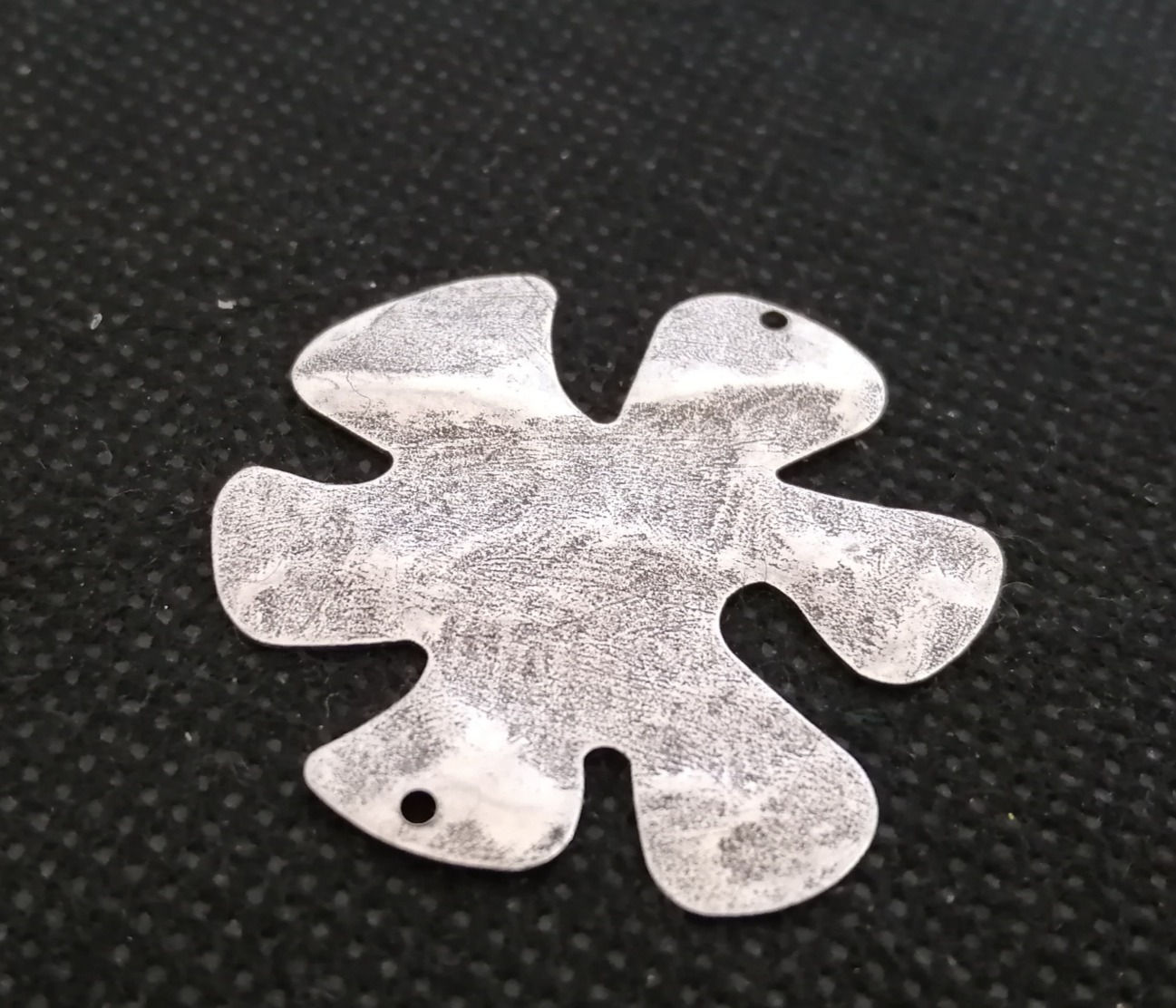 Antique Silver Hammered Flower Link 35mm - Pack of 2