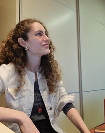 professora de canto em aula