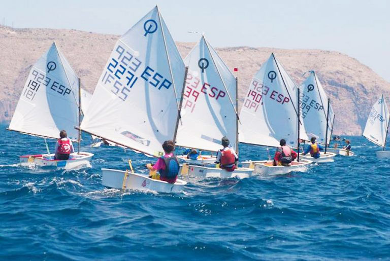Vela deportiva