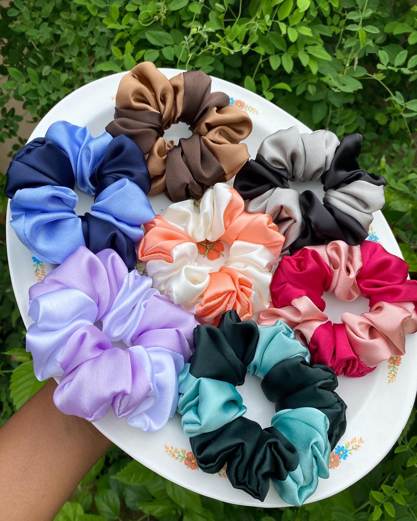 Dual shade scrunchies