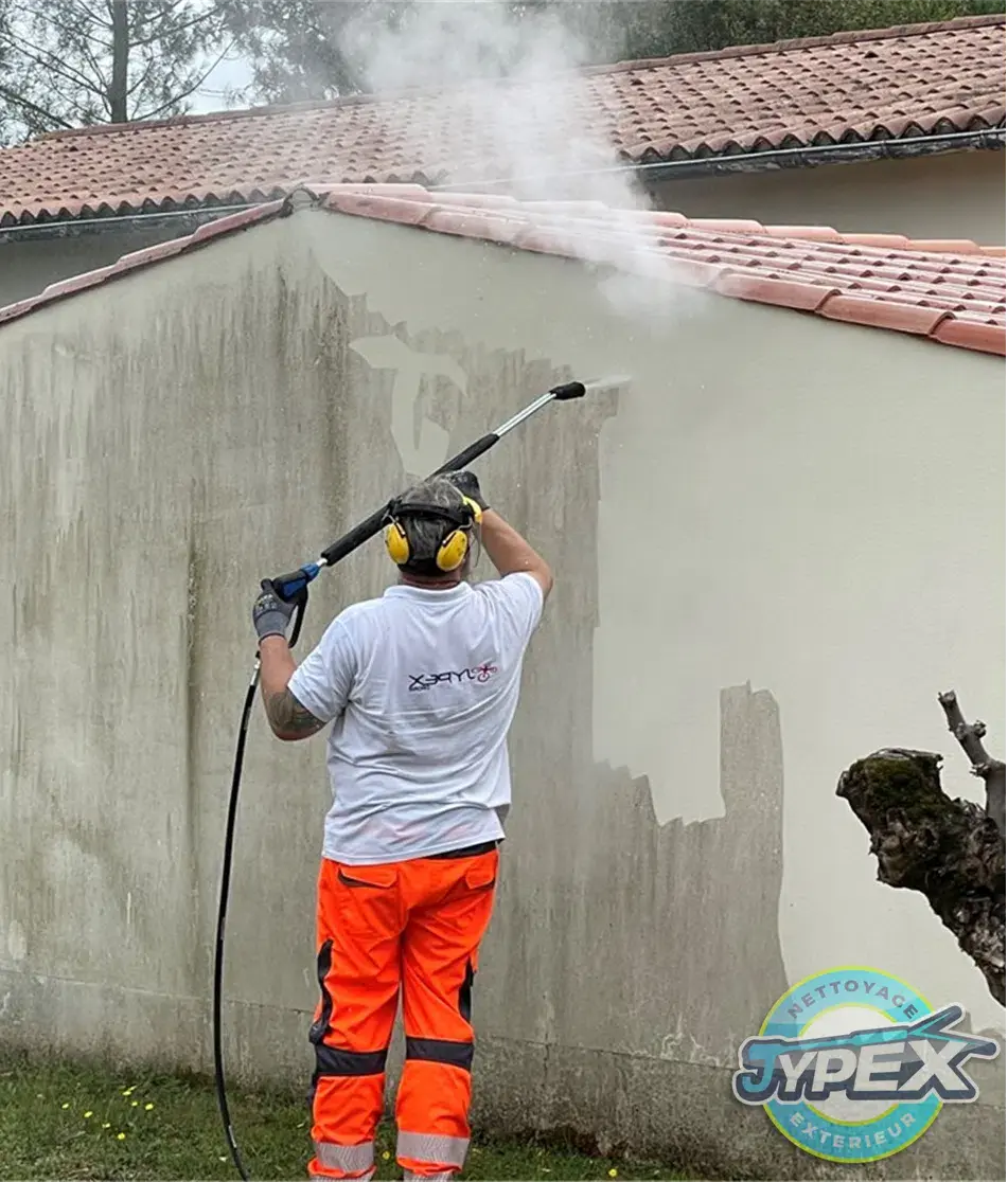 Nettoyage-facade-a-la-vapeur-a-Bergerac-par-Jypex-Nettoyage-AVANT.jpg.webp
