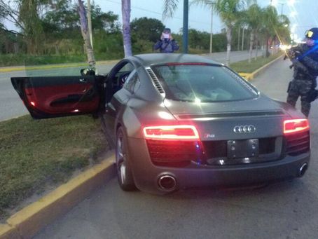 ¿Que coche era el que quedo sobre el camellon de la Av. Tamaulipas después del "enfrentamiento&