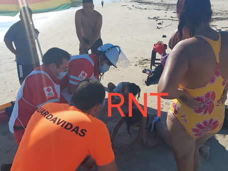 Rescatan familia en playa Miramar
