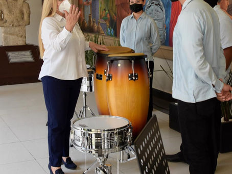 Entrega Alma Laura Amparán instrumentos nuevos a la Banda de Música de Altamira