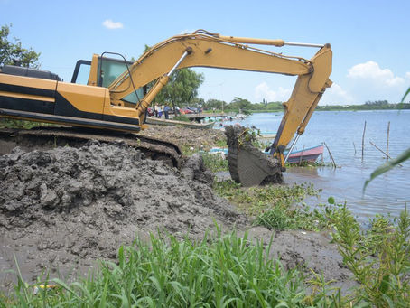 Trabaja Ayuntamiento de Altamira en desazolve y saneamiento de la Laguna de Champayán