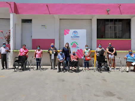 Alma Laura Hernández Amparán entregó aparatos funcionales