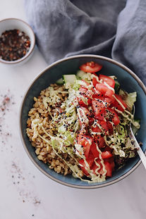 Leichte Einkornreis-Bowl mit Wasabi-Creme Kopieren