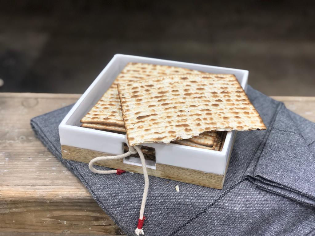 (צלחת הגשה עץ מרובעת (עץ+לבן