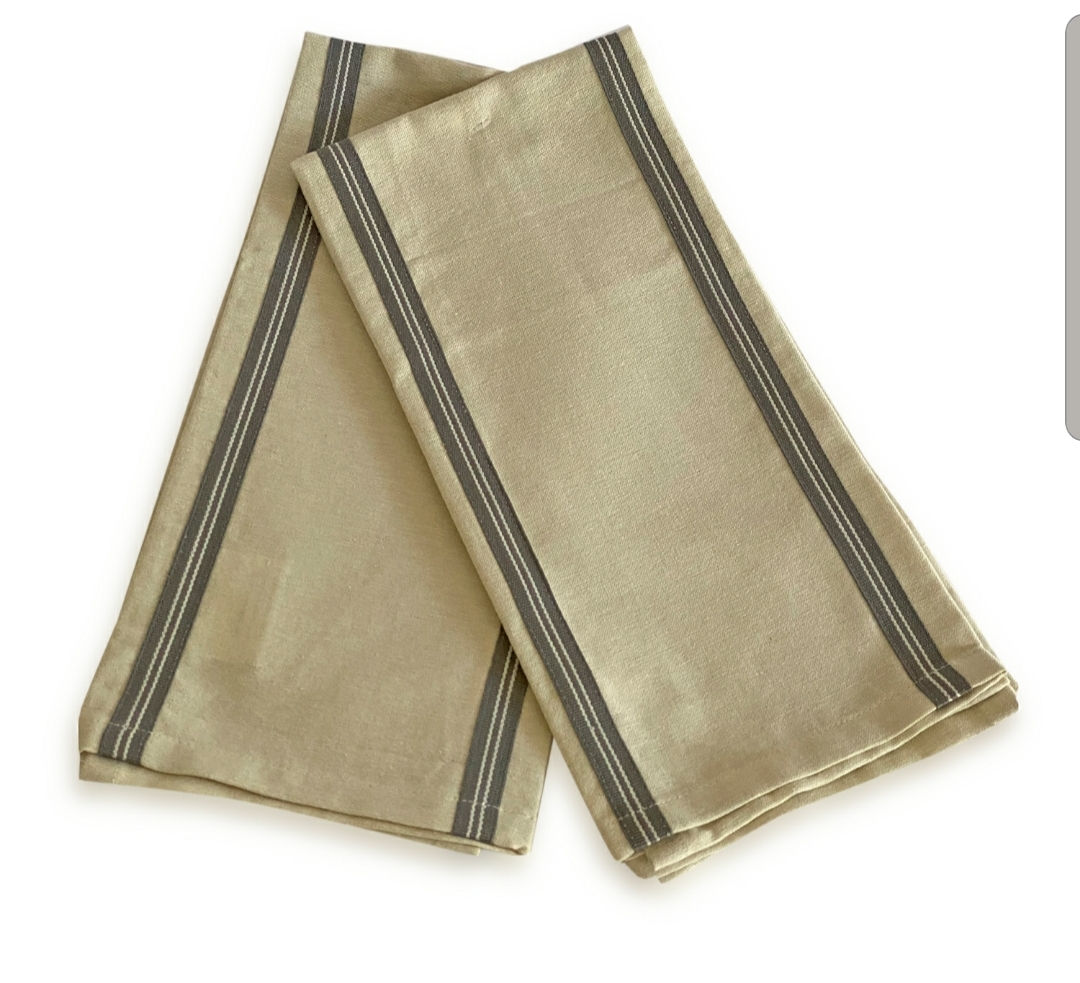 זוג מגבות כותנה איכותית דגם פס רקום