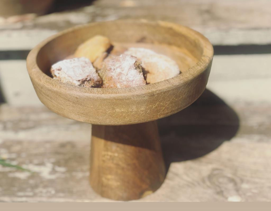 קערת עץ מנגו על רגל