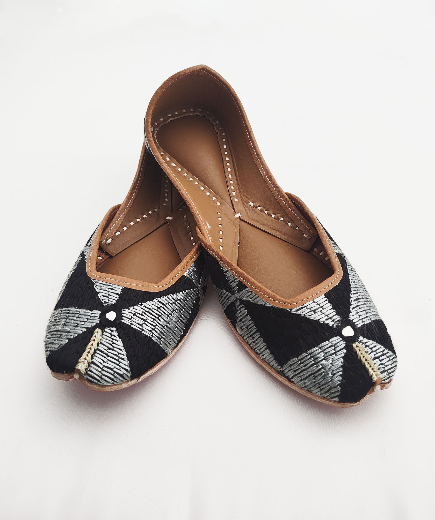 Black and Grey phulkari Juti