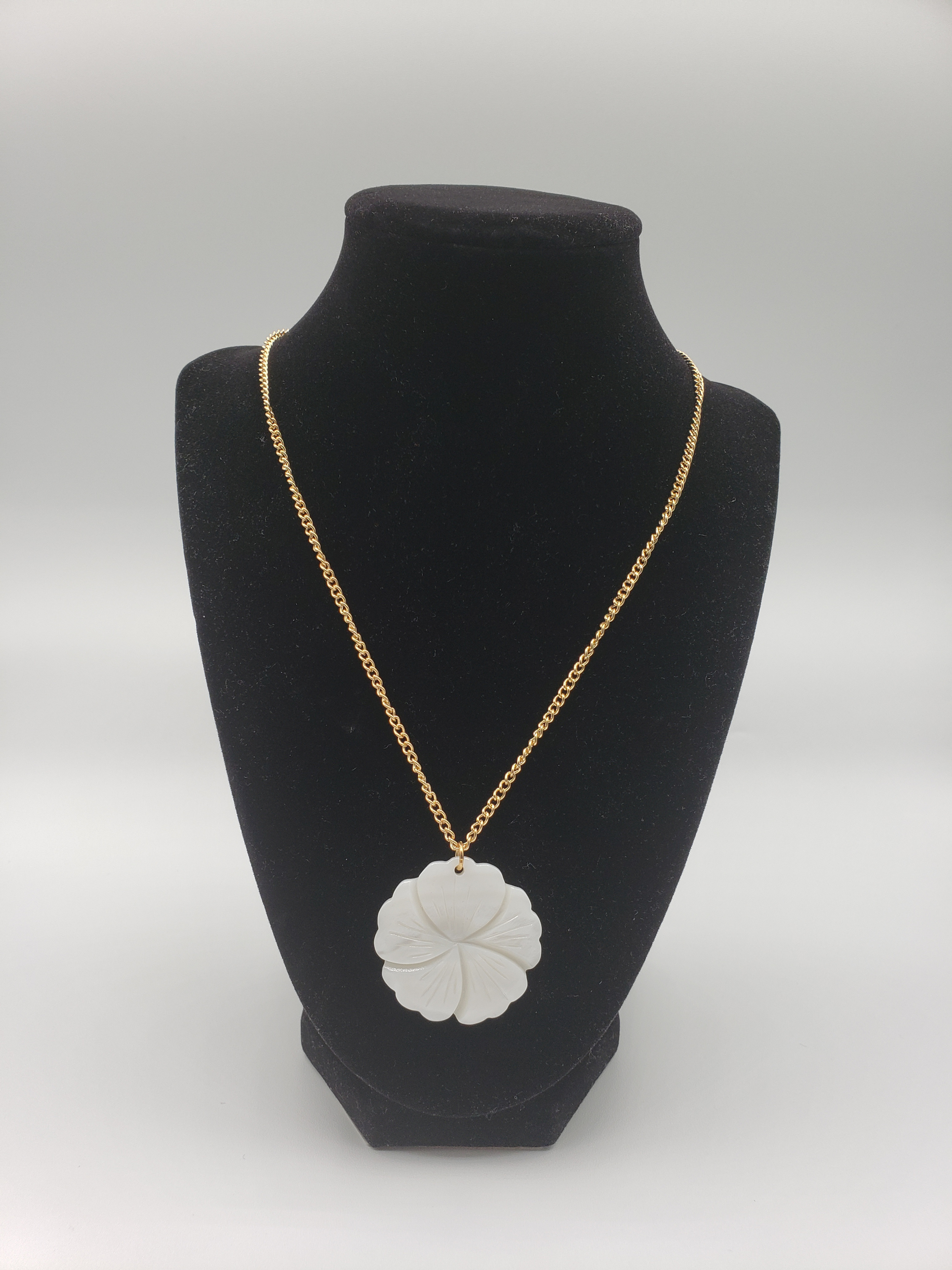 Big flower necklace