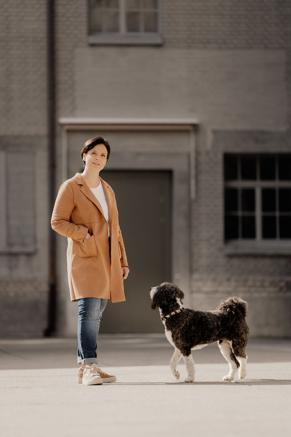 Hundefotografie Zug – natürlicher Moment zwischen Mensch und Hund
