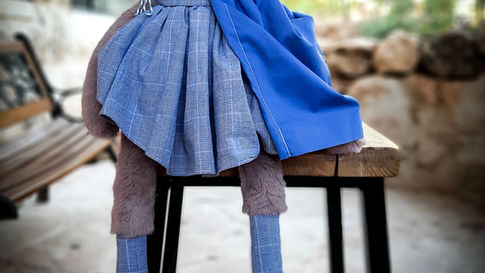 גיבורת על ושתי רקדניות