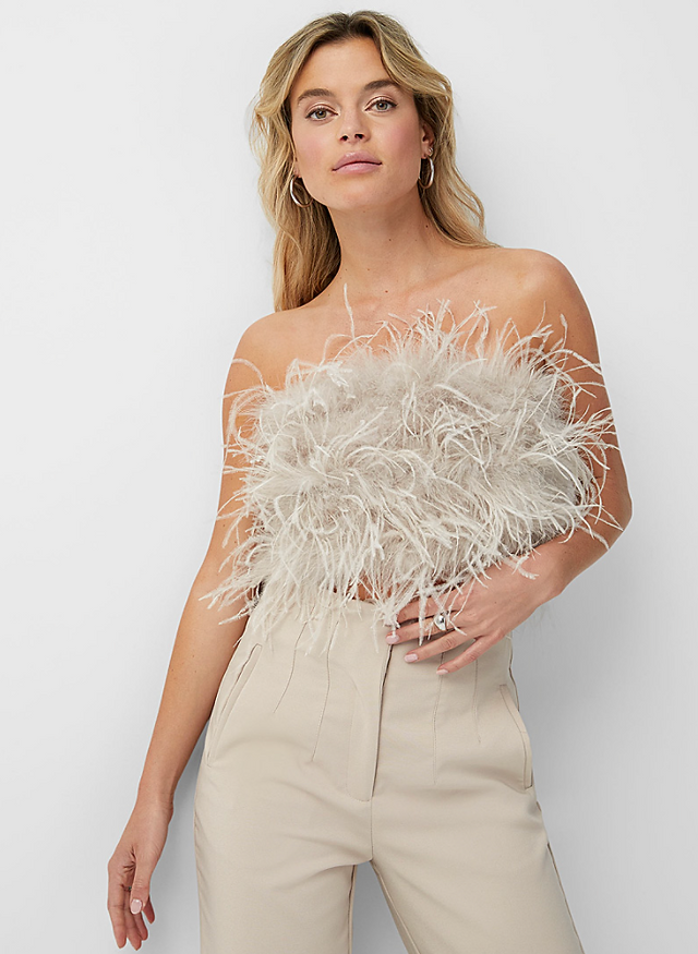 Feather Detailed Cropped Tube Top | Beige Feather Top | Simons Fashion | 2022 Style Inspo | 2022 Fashion Trends