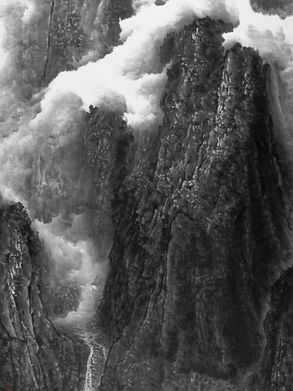 جبال عالية وسحب