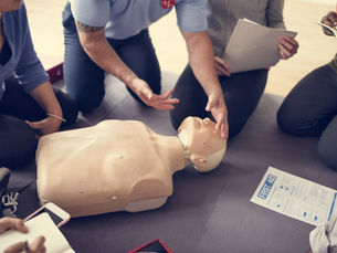 What’s the Difference Between Standard First Aid, Emergency First Aid, and CPR?