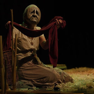 Home: Breviary of a Gaze / Casa: Breviario de una mirada