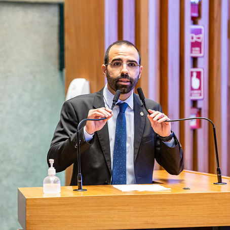 Deputado Thiago Manzoni comemora a remissão das taxas de ocupação de feiras