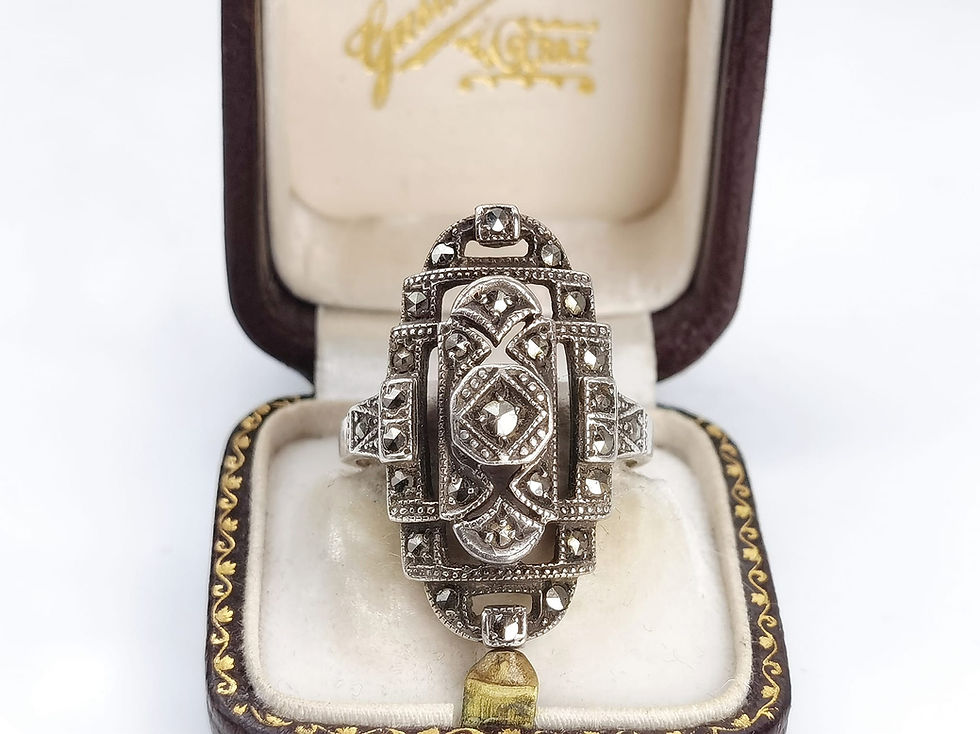 縮圖：Art Deco的赤鐵礦石個性戒指