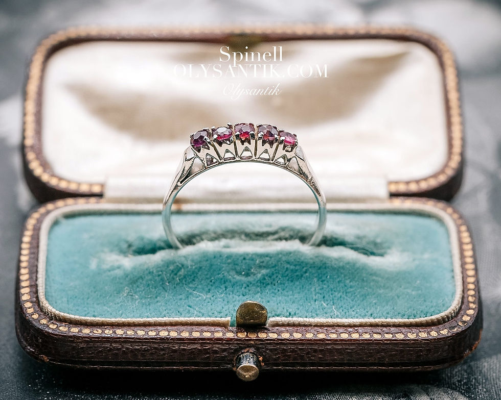 璀璨的粉色星辰五顆粉色尖晶石排戒