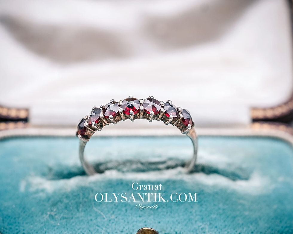 老式三角面切割石榴石美戒