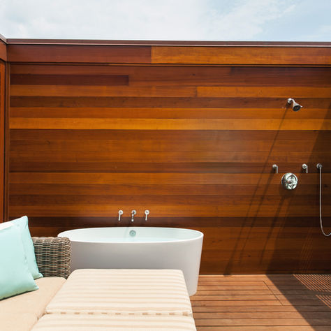 Creating a Stunning Coastal Outdoor Shower: Design Tips and Luxury Ideas