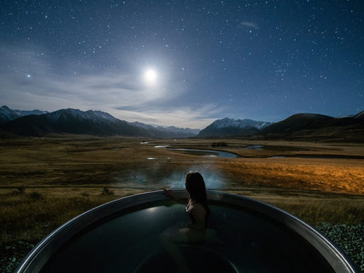 Lindis Lodge hot tub at night