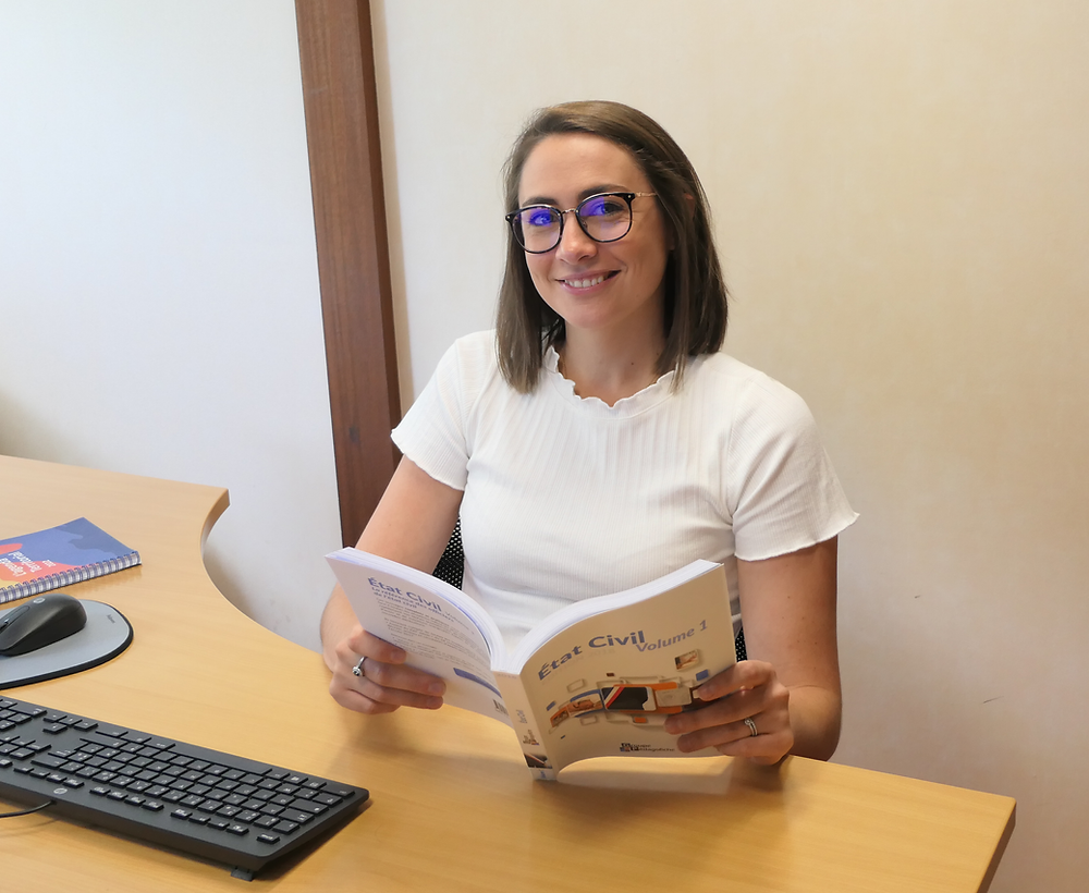 Interview et conseils en état civil, funéraire et élections par Estelle