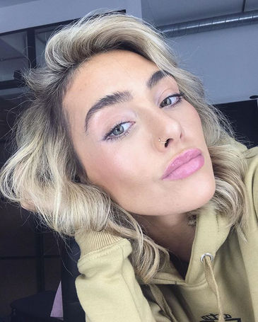 _megandvk flaunting her healed and suppppeeeerrr natural fluffy Microblading 😍😍_._._._Li