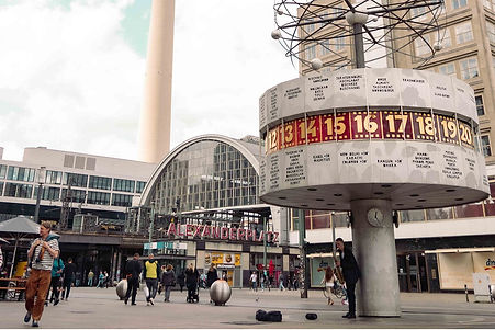 berlin-alexanderplatz-urania-fernsehturm.jpg