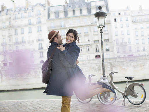 Photographer in Paris France : looking for photos for a proposal, elopement or a wedding ?