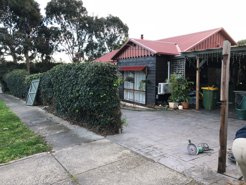 Before/After Elizabethan Pickets